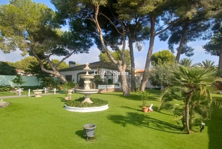 Resale - VILLA -
ORIHUELA COSTA - Costa Blanca