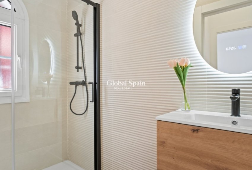 Resale - VILLA -
ORIHUELA COSTA - Costa Blanca