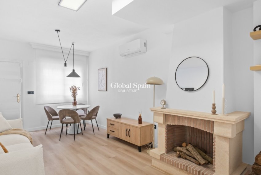 Resale - VILLA -
ORIHUELA COSTA - Costa Blanca