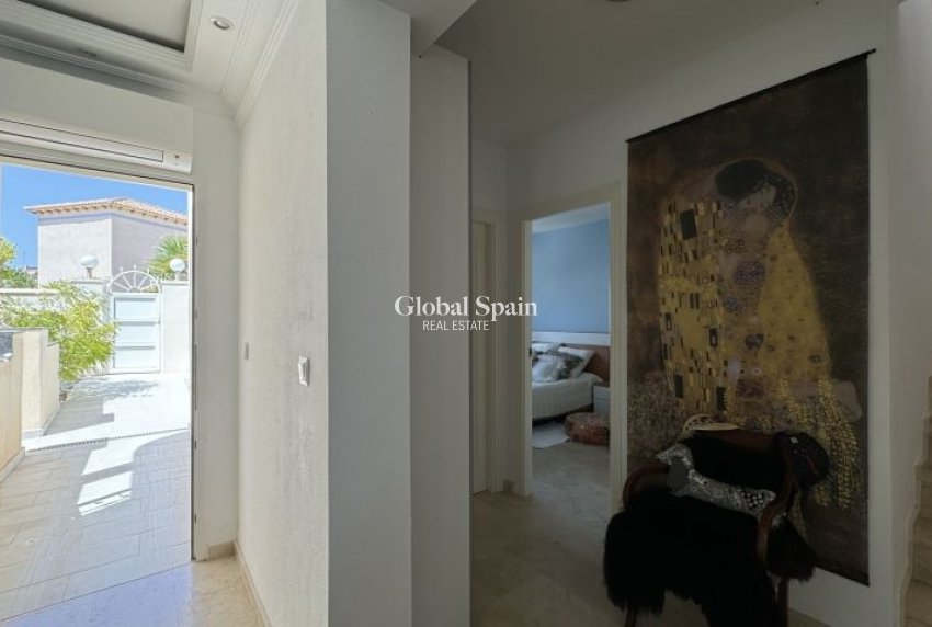 Resale - VILLA -
ORIHUELA COSTA - Costa Blanca