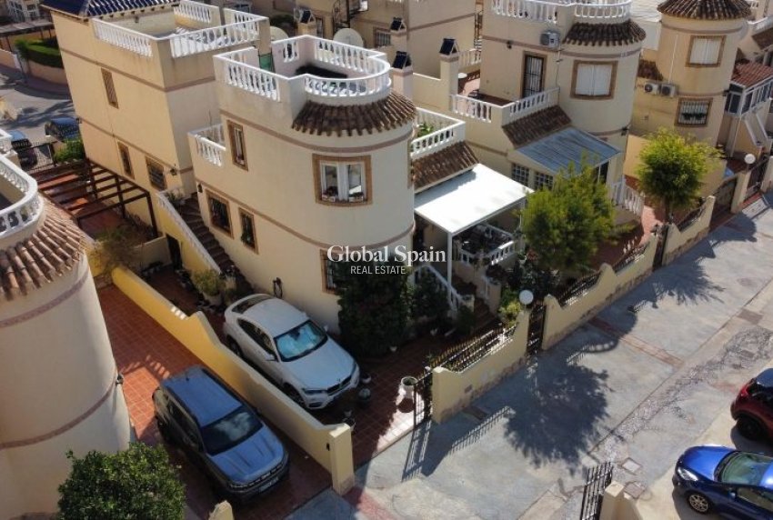 Resale - VILLA -
ORIHUELA COSTA - Costa Blanca