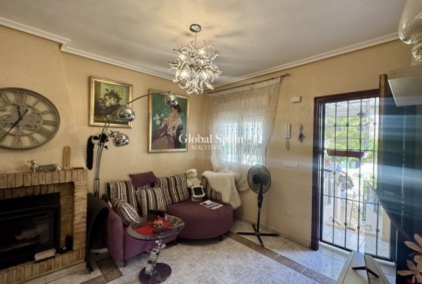 Resale - VILLA -
ORIHUELA COSTA - Costa Blanca