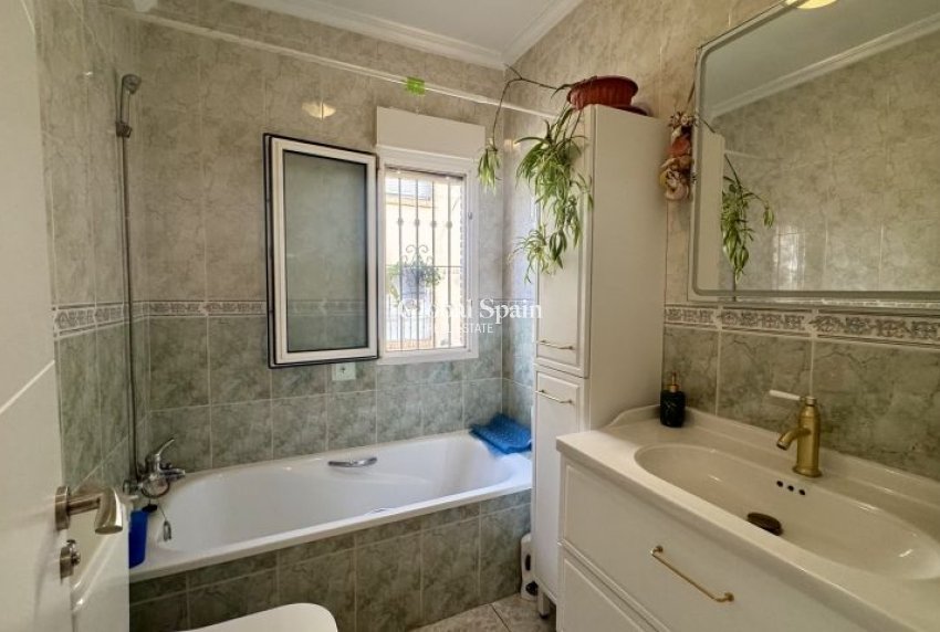 Resale - VILLA -
ORIHUELA COSTA - Costa Blanca