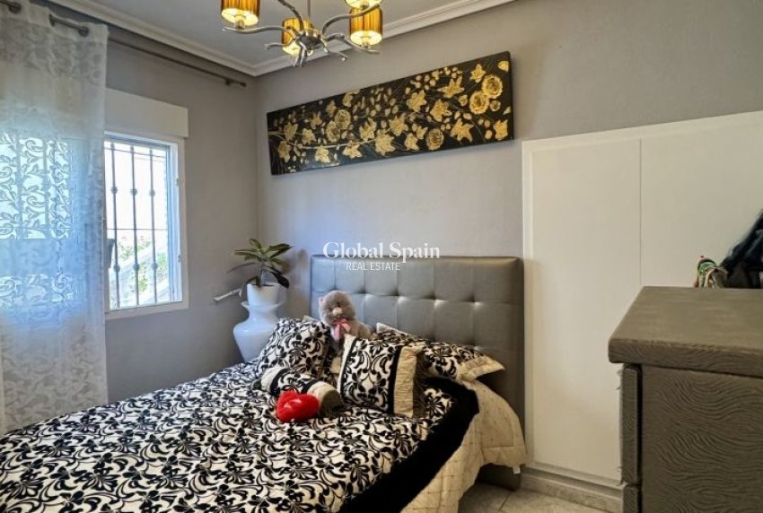 Resale - VILLA -
ORIHUELA COSTA - Costa Blanca
