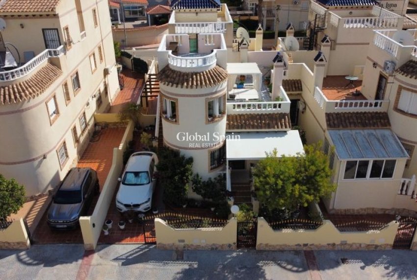 Resale - VILLA -
ORIHUELA COSTA - Costa Blanca