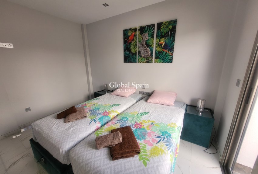 Resale - VILLA -
ORIHUELA COSTA - Costa Blanca