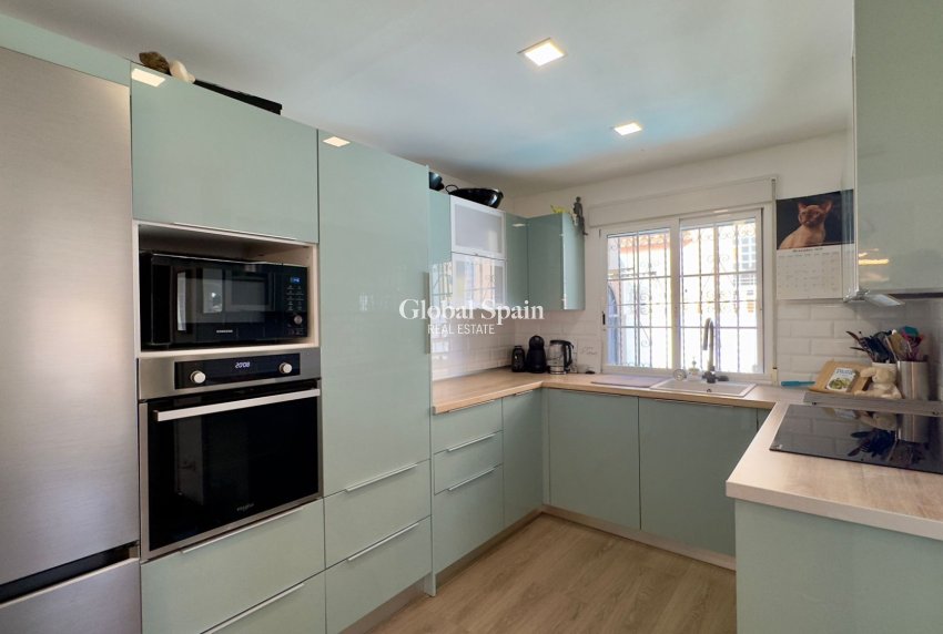 Resale - VILLA -
ORIHUELA COSTA - Costa Blanca