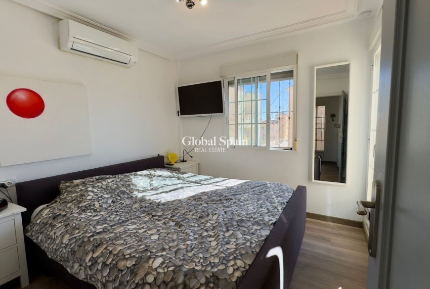 Resale - VILLA -
ORIHUELA COSTA - Costa Blanca