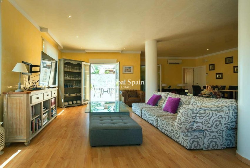 Resale - VILLA -
ORIHUELA COSTA - Costa Blanca