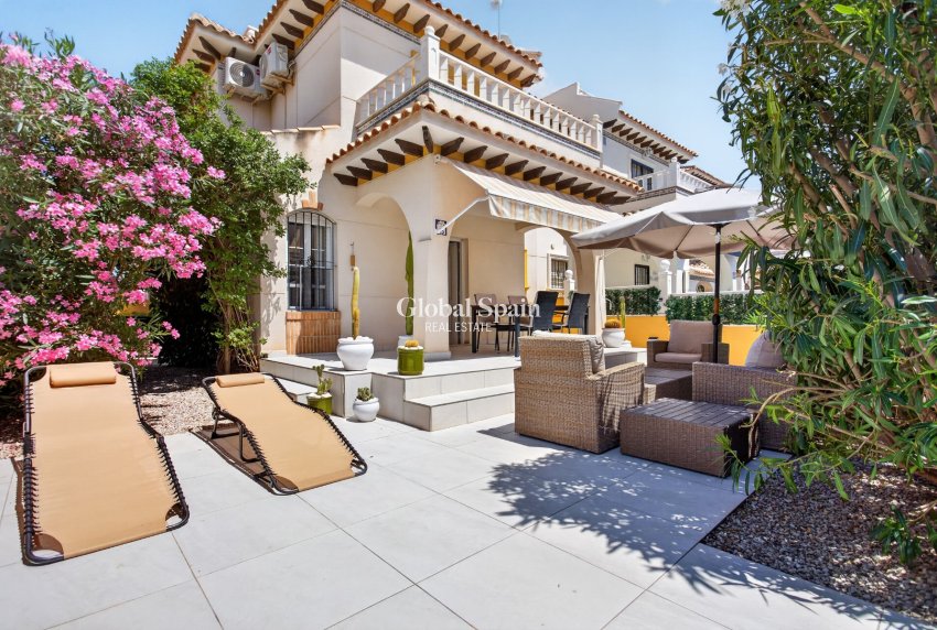 Resale - VILLA -
ORIHUELA COSTA - Costa Blanca