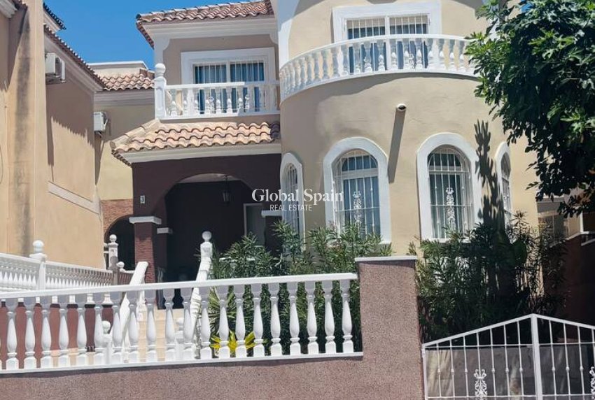 Resale - VILLA -
ORIHUELA COSTA - Costa Blanca