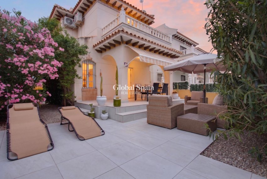 Resale - VILLA -
ORIHUELA COSTA - Costa Blanca