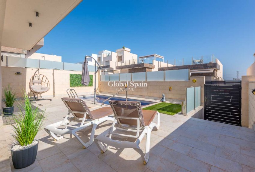 Resale - VILLA -
ORIHUELA COSTA - Costa Blanca
