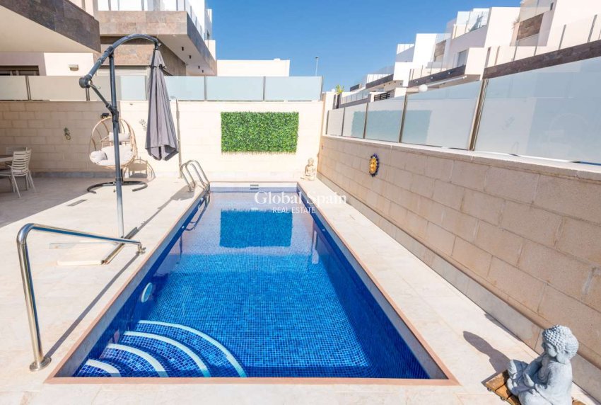 Resale - VILLA -
ORIHUELA COSTA - Costa Blanca