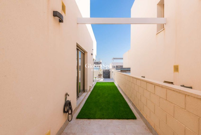 Resale - VILLA -
ORIHUELA COSTA - Costa Blanca