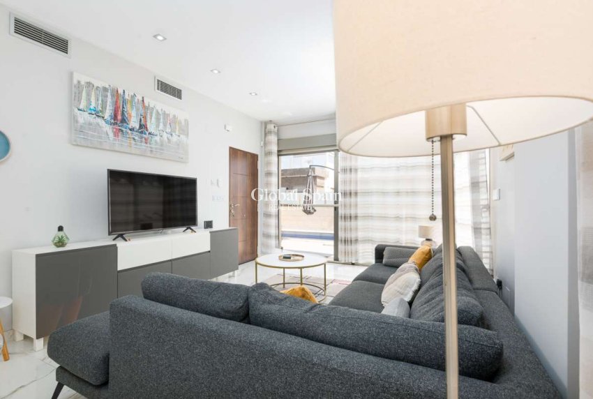 Resale - VILLA -
ORIHUELA COSTA - Costa Blanca