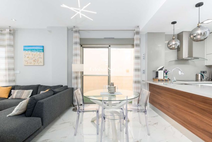 Resale - VILLA -
ORIHUELA COSTA - Costa Blanca