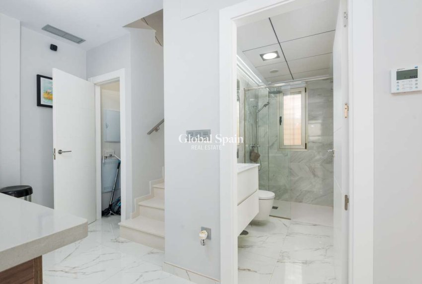 Resale - VILLA -
ORIHUELA COSTA - Costa Blanca