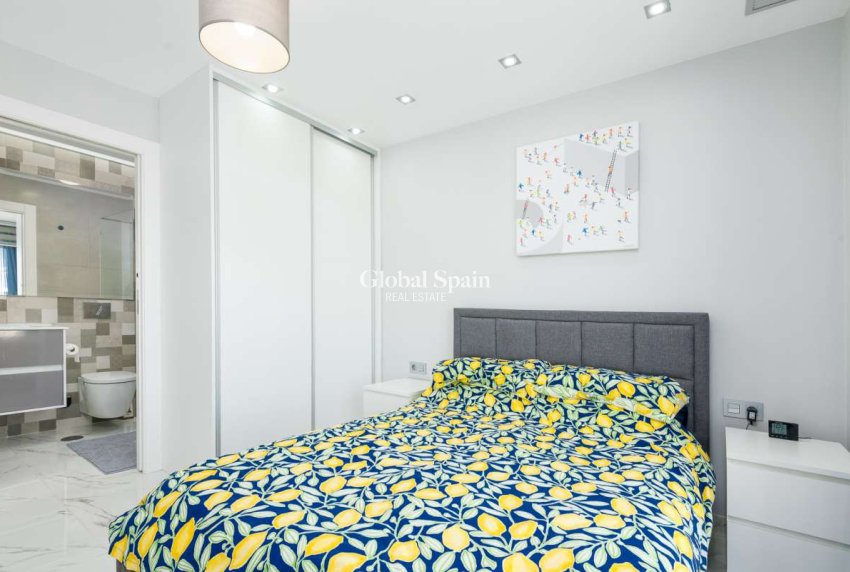 Resale - VILLA -
ORIHUELA COSTA - Costa Blanca