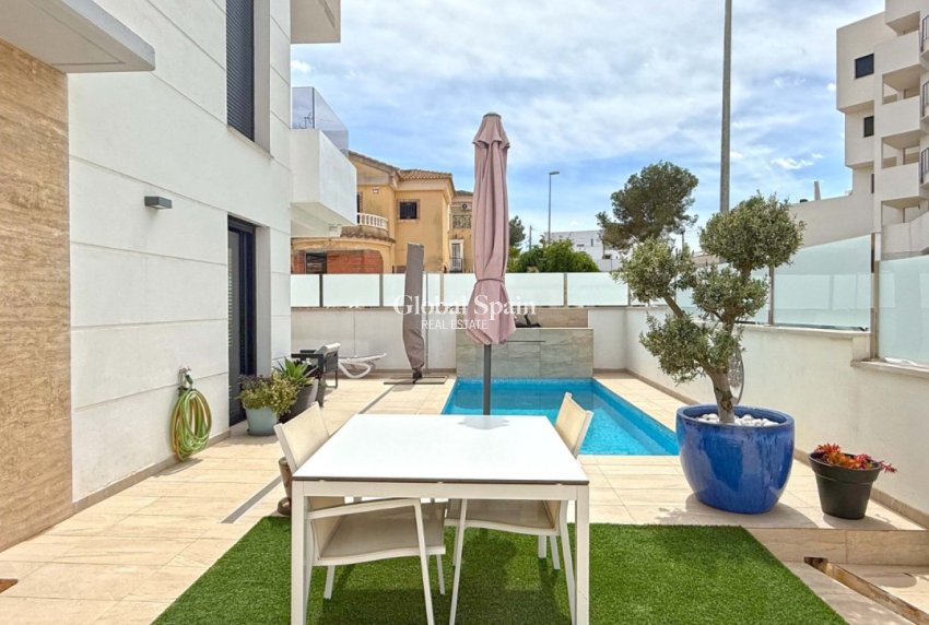 Resale - VILLA -
ORIHUELA COSTA - Costa Blanca