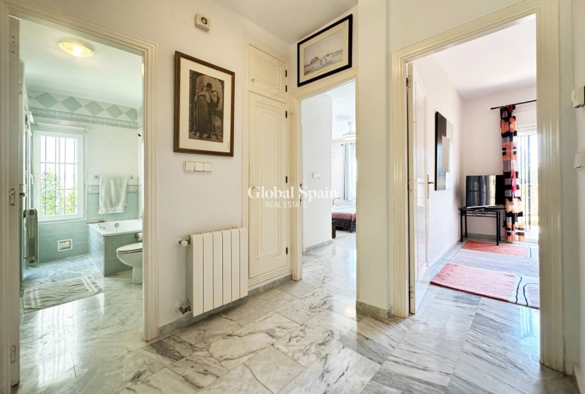 Resale - VILLA -
ORIHUELA COSTA - Costa Blanca