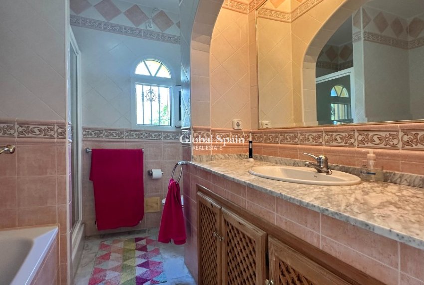 Resale - VILLA -
ORIHUELA COSTA - Costa Blanca