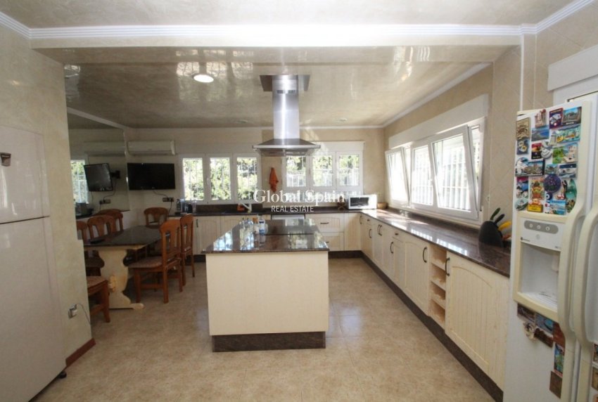 Resale - VILLA -
ORIHUELA COSTA - Costa Blanca