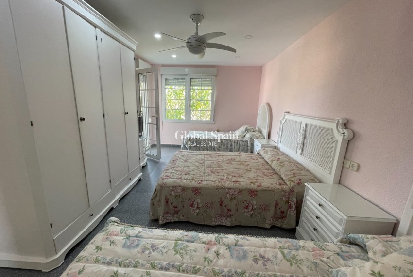 Resale - VILLA -
ORIHUELA COSTA - Costa Blanca