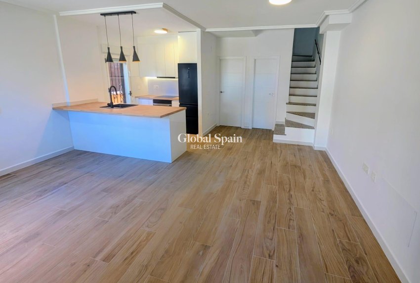 Resale - VILLA -
ORIHUELA COSTA - Costa Blanca