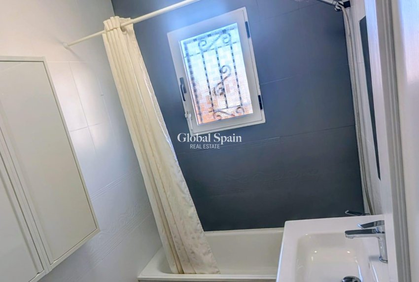 Resale - VILLA -
ORIHUELA COSTA - Costa Blanca