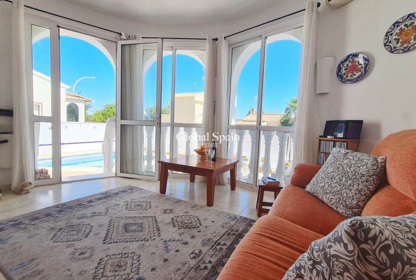Resale - VILLA -
ORIHUELA COSTA - Costa Blanca