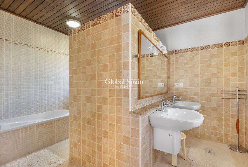 Resale - VILLA -
ORIHUELA COSTA - Costa Blanca