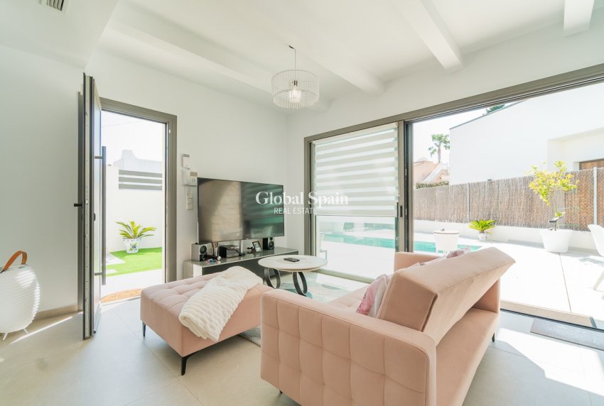 Resale - VILLA -
ORIHUELA COSTA - Costa Blanca