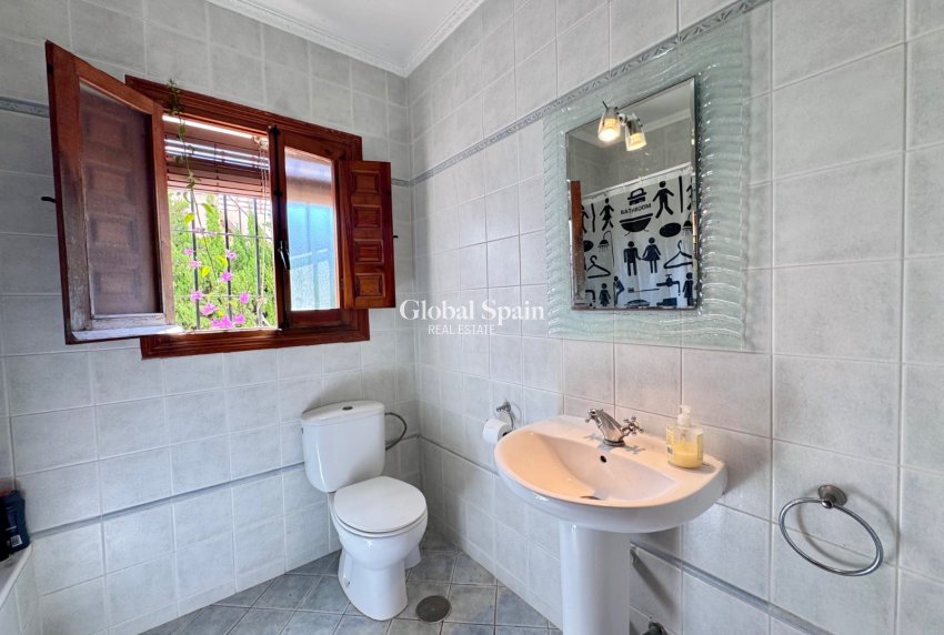 Resale - VILLA -
ORIHUELA COSTA - Costa Blanca