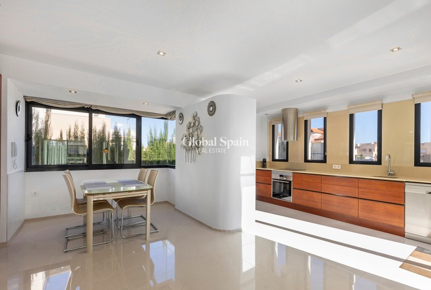 Resale - VILLA -
ORIHUELA COSTA - Costa Blanca