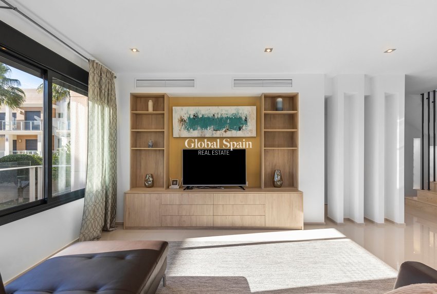 Resale - VILLA -
ORIHUELA COSTA - Costa Blanca