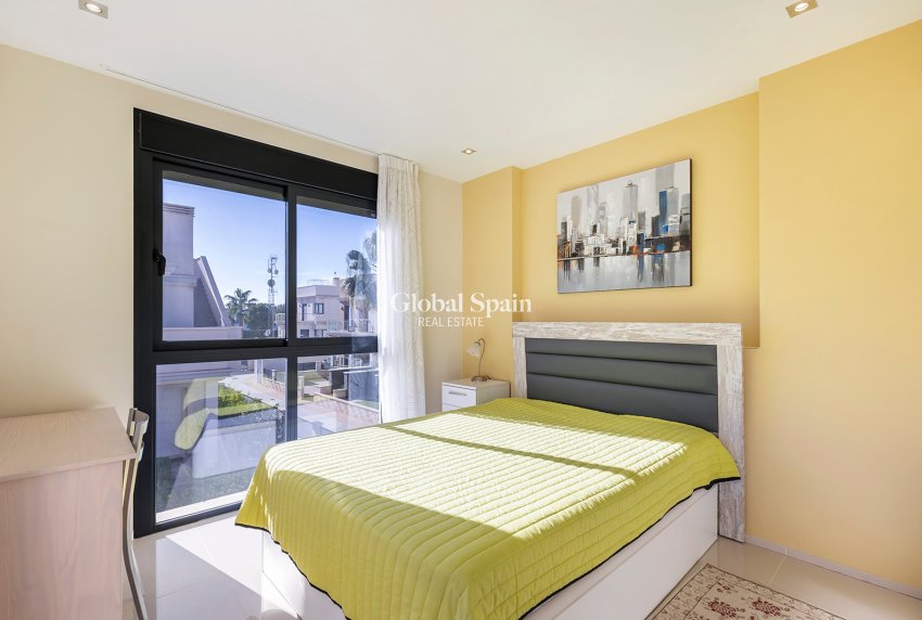 Resale - VILLA -
ORIHUELA COSTA - Costa Blanca