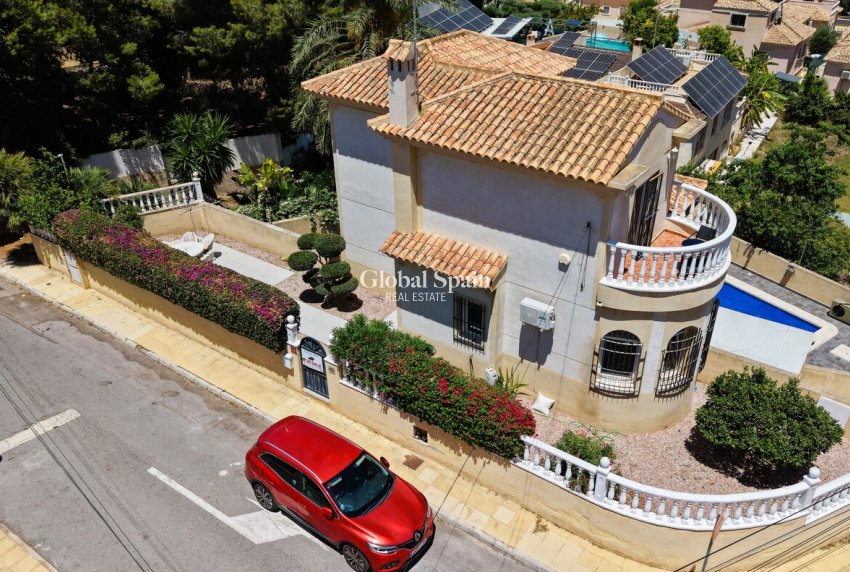 Resale - VILLA -
ORIHUELA COSTA - Costa Blanca