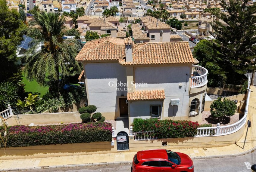 Resale - VILLA -
ORIHUELA COSTA - Costa Blanca