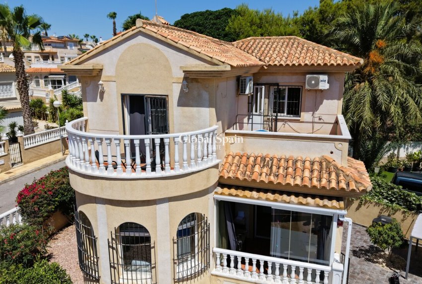 Resale - VILLA -
ORIHUELA COSTA - Costa Blanca