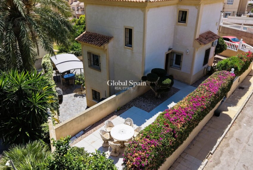 Resale - VILLA -
ORIHUELA COSTA - Costa Blanca