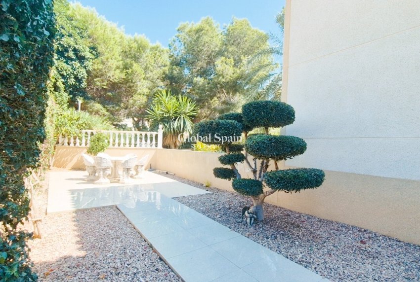 Resale - VILLA -
ORIHUELA COSTA - Costa Blanca