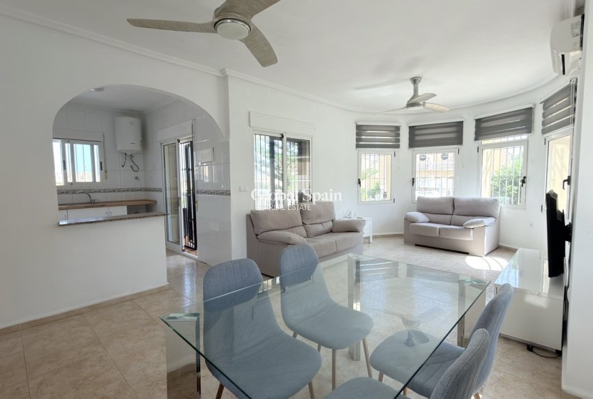 Resale - VILLA -
ORIHUELA COSTA - Costa Blanca
