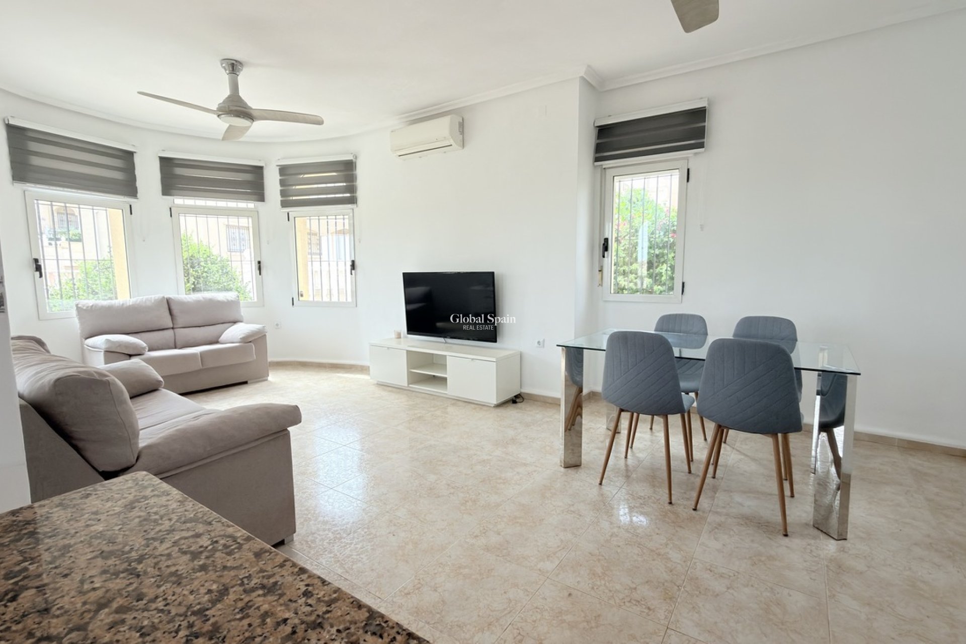 Resale - VILLA -
ORIHUELA COSTA - Costa Blanca