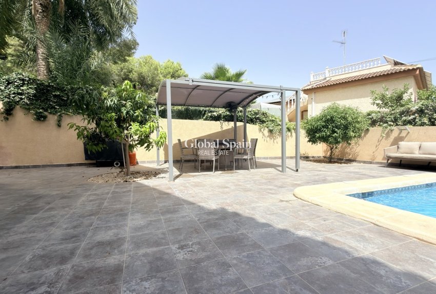 Resale - VILLA -
ORIHUELA COSTA - Costa Blanca