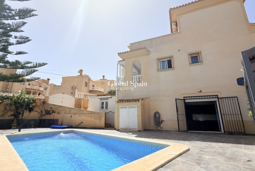 Resale - VILLA -
ORIHUELA COSTA - Costa Blanca