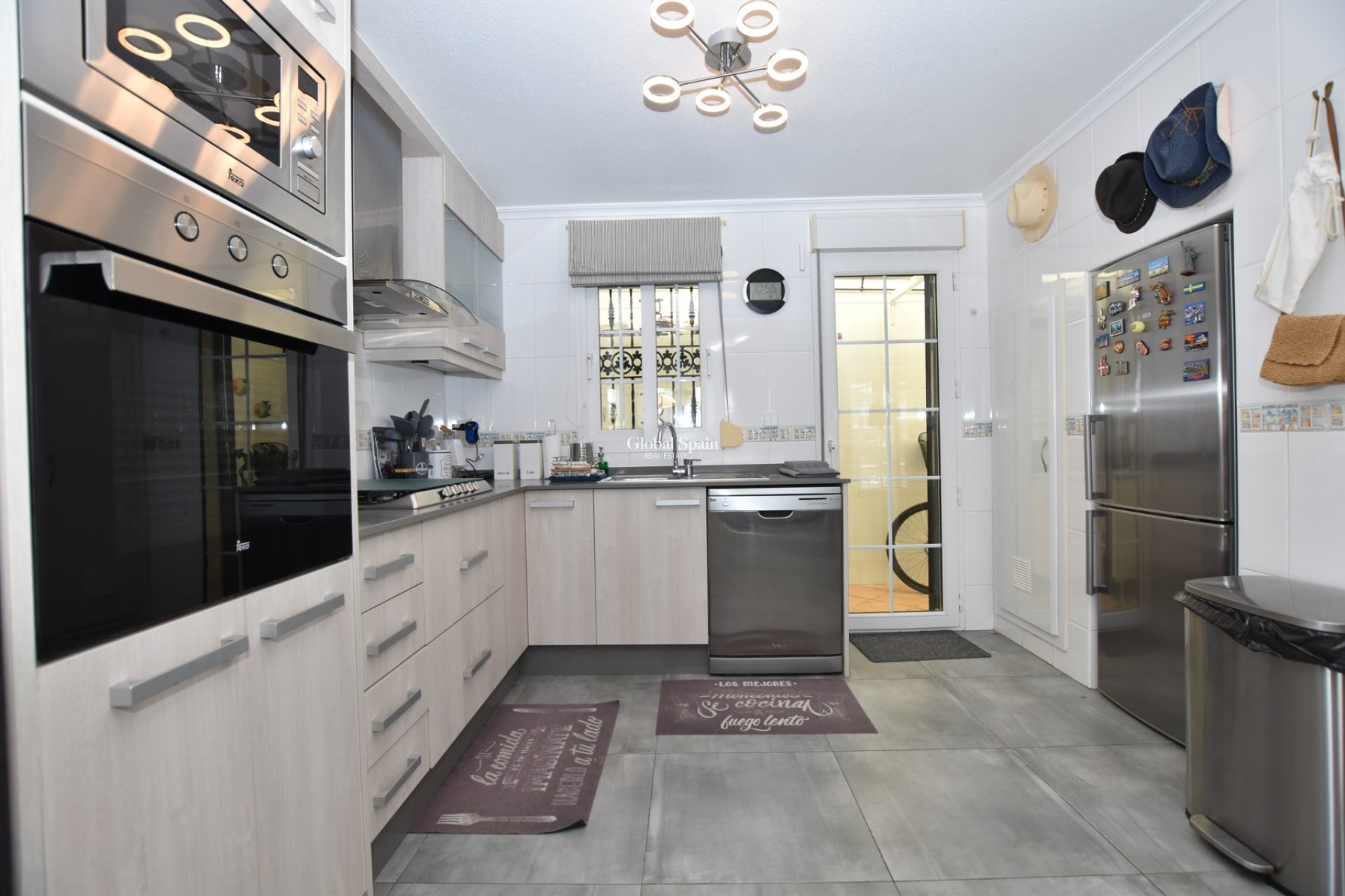 Resale - VILLA -
ORIHUELA COSTA - Costa Blanca