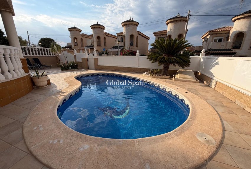 Resale - VILLA -
ORIHUELA COSTA - Costa Blanca
