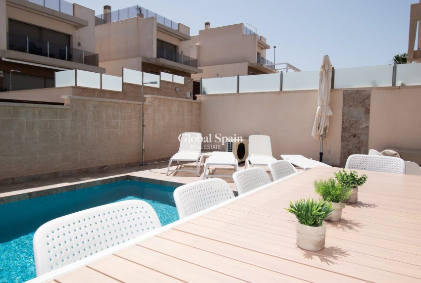 Resale - VILLA -
ORIHUELA COSTA - Costa Blanca