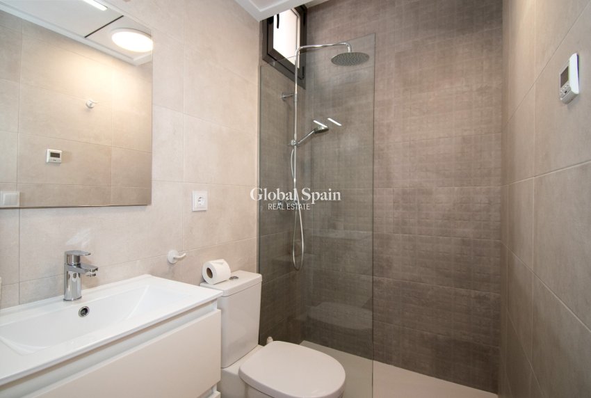 Resale - VILLA -
ORIHUELA COSTA - Costa Blanca